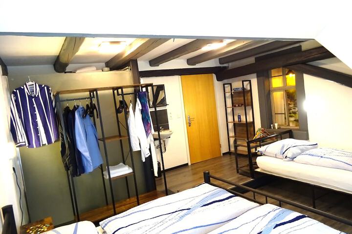Room 211 of 442