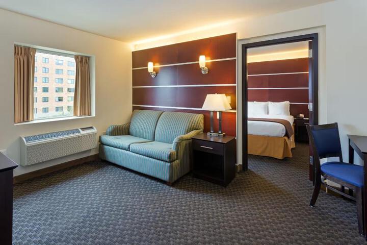 1 King Bed (13 of 15)
