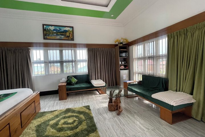 Room 52 of 165