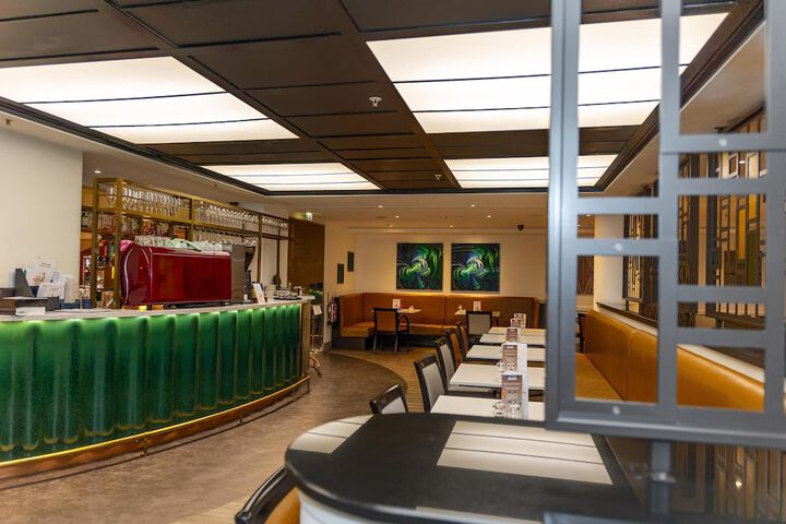 Lounge 196 of 284