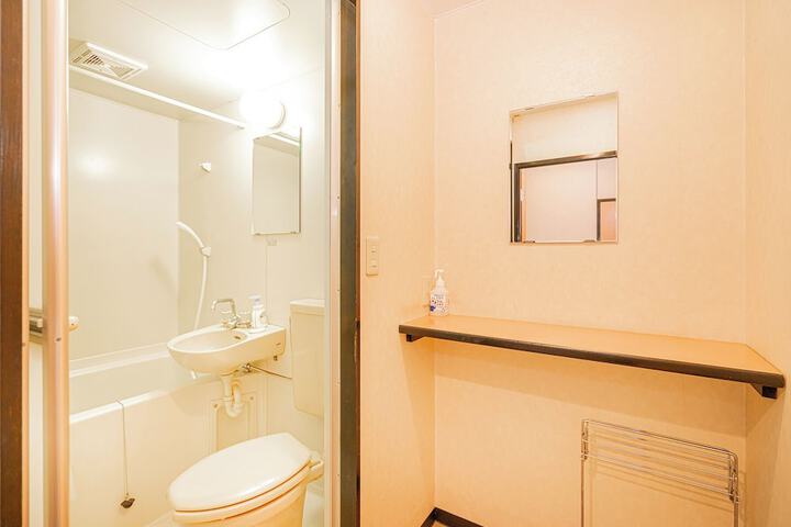 Room 9 of 31