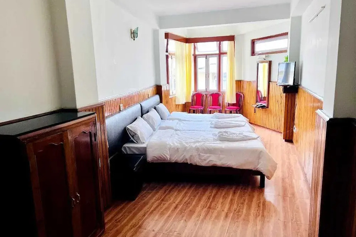 Room 7 of 13