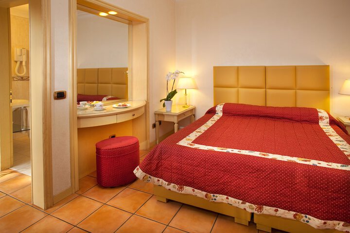 Room 8 of 37