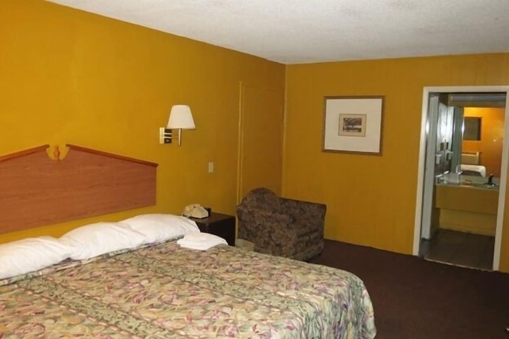 Room 2 of 18