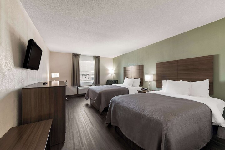 2 Double Beds (12 of 13)