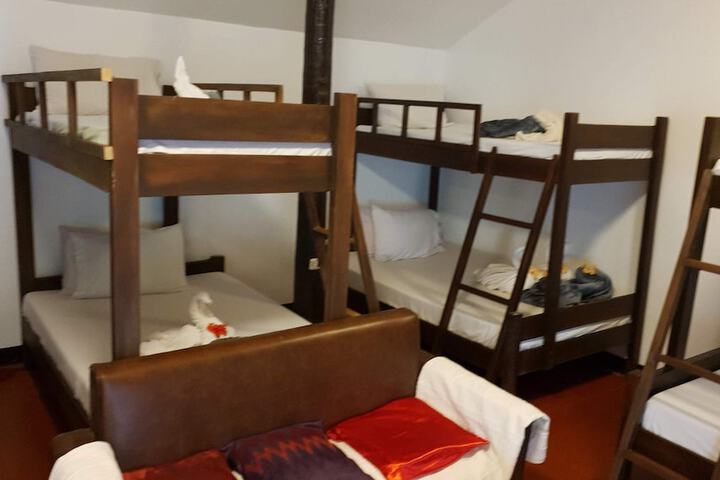 Room 5 of 141