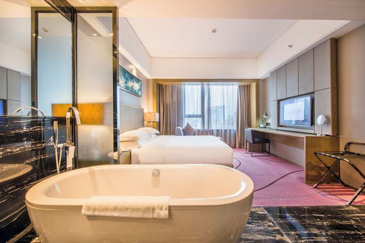Room 17 of 130