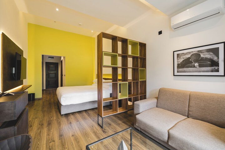Room 37 of 211