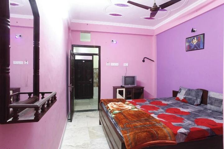 Room 12 of 21