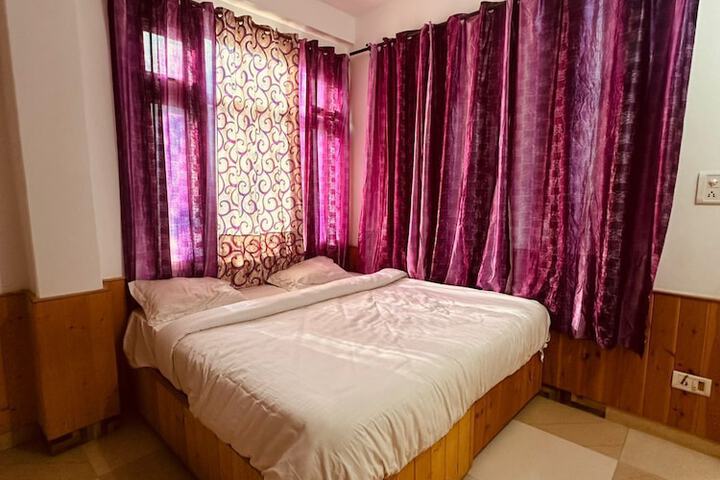 Room 2 of 8