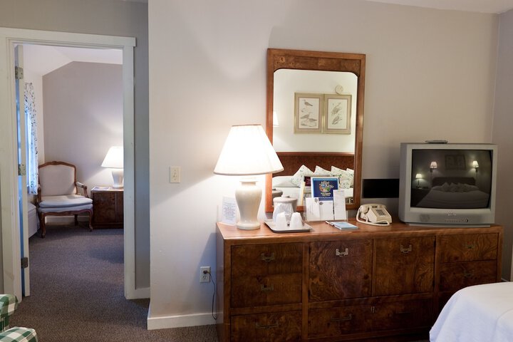 Room 8 of 120