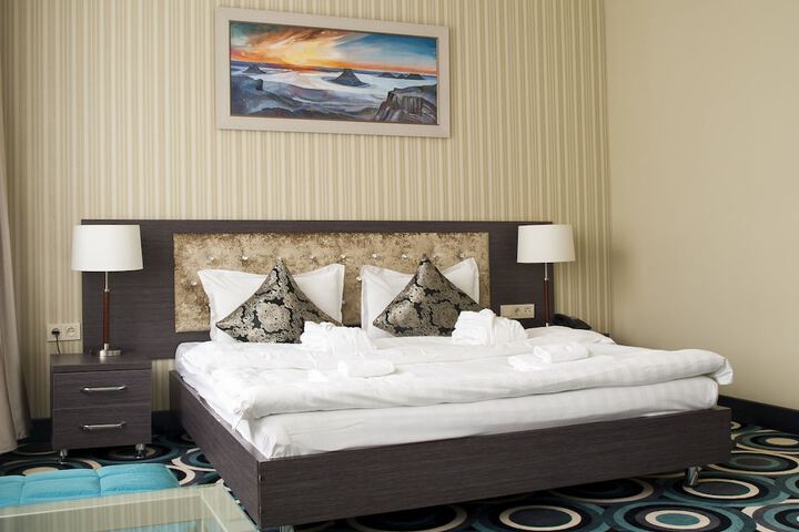 Room 8 of 34