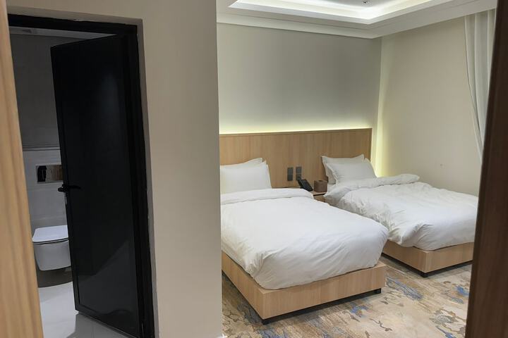 Room 11 of 36