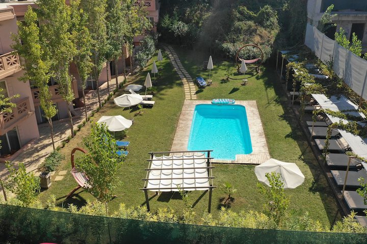 Pool 25 of 52