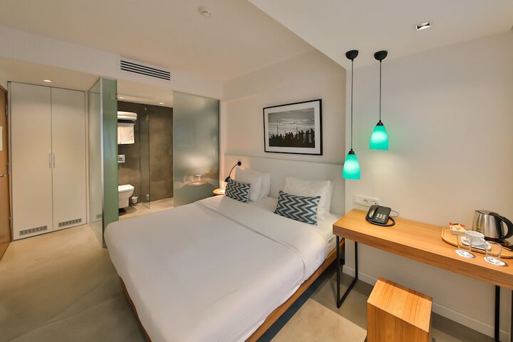 Room 17 of 44