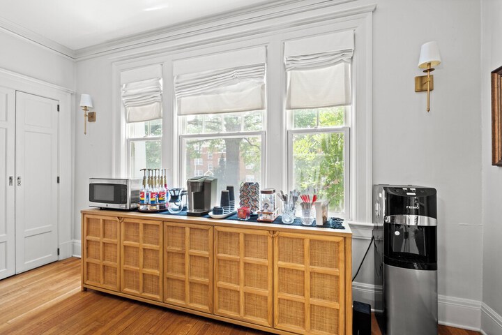 Breakfast/Coffee Service 153 of 201