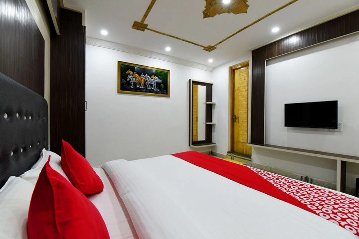 Room 3 of 16
