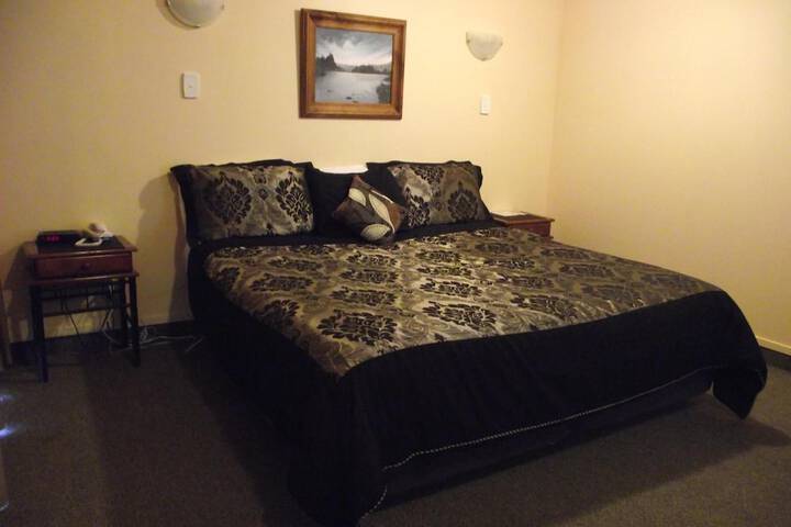 Room 5 of 28