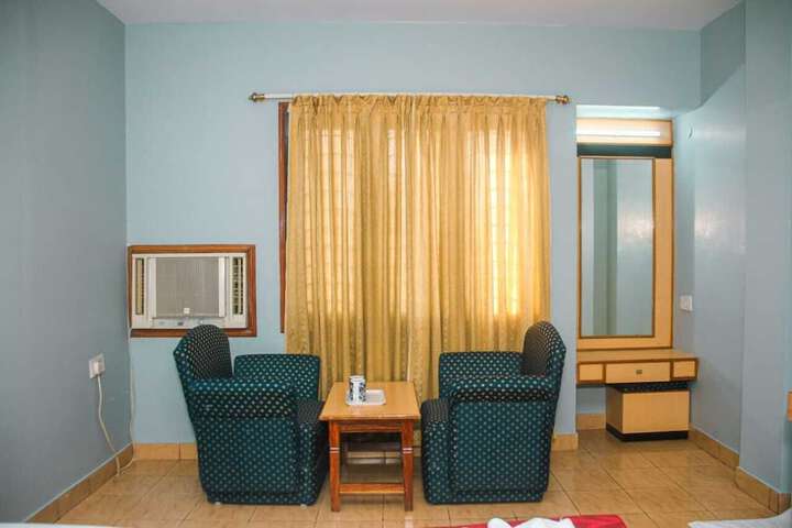 Room 11 of 27