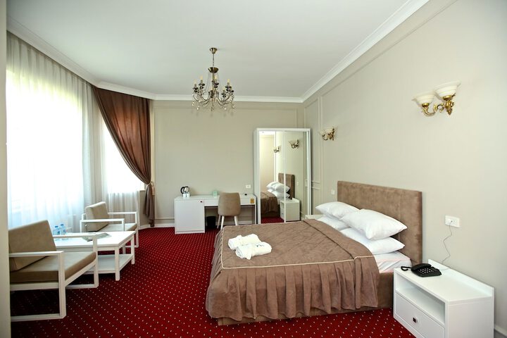 Room 8 of 24