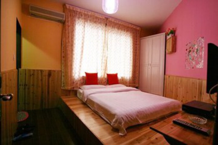 Room 4 of 13