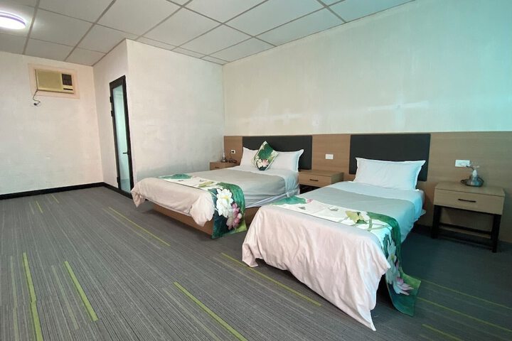 Room 5 of 28