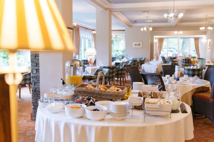 Breakfast/Coffee Service 40 of 86