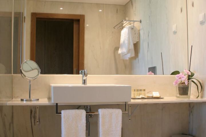 Room 46 of 95