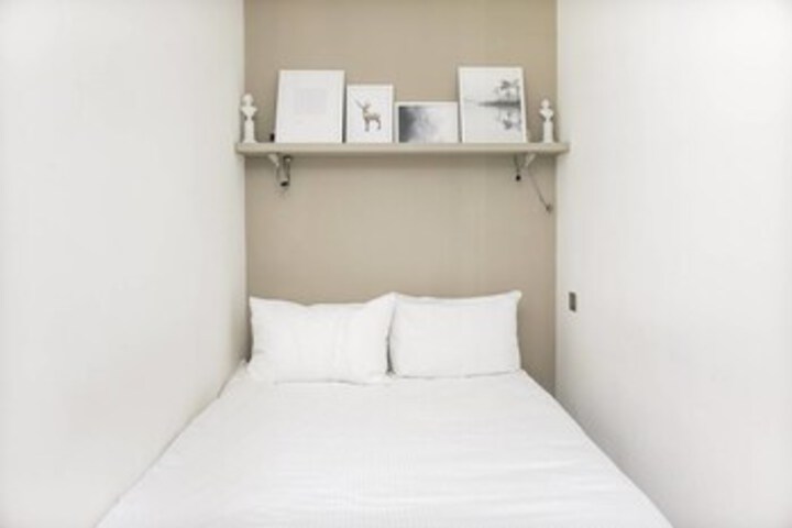 Room 37 of 44