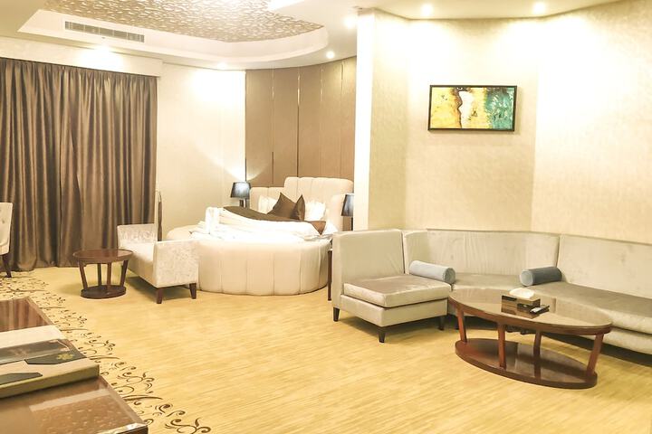 Room 28 of 44