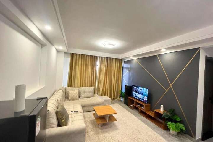 Room 7 of 12