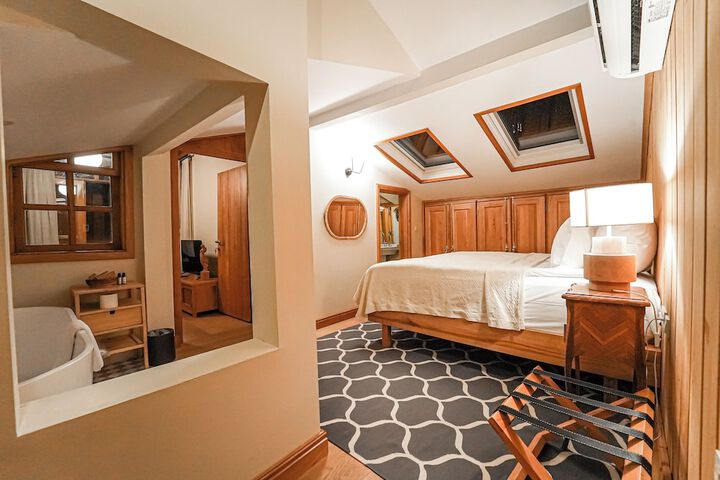 Room 31 of 153