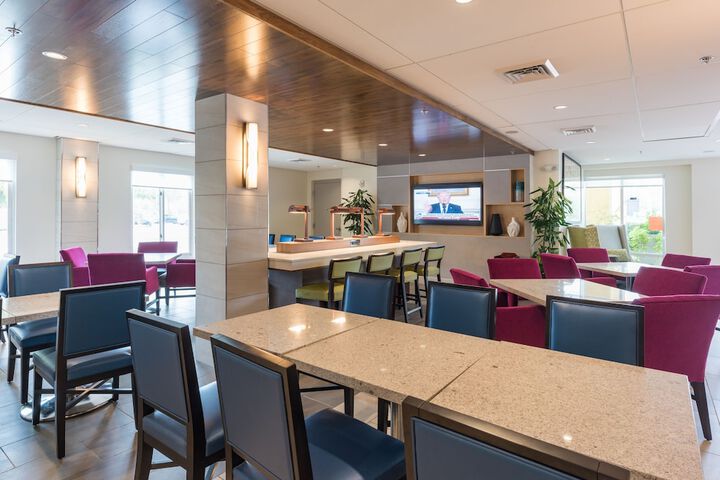 Lobby lounge