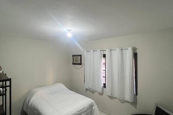 Room 4 of 28