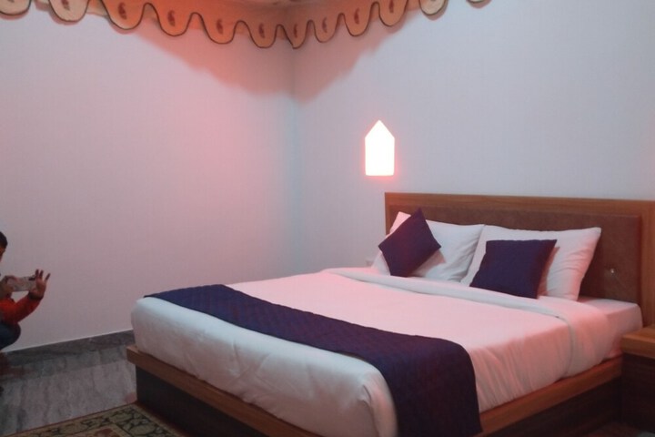 Room 12 of 22