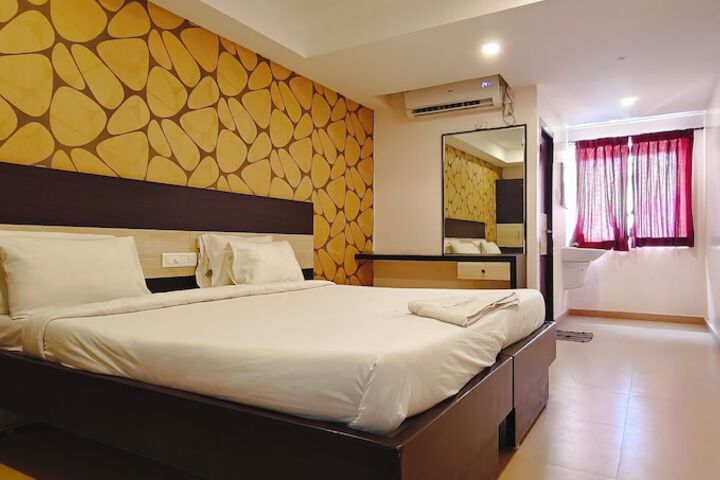 Room 4 of 9