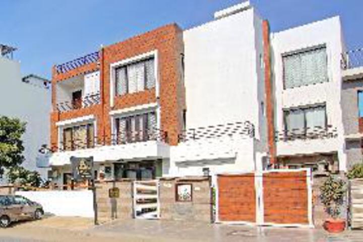 Treebo Trend AR Residency Sector 45