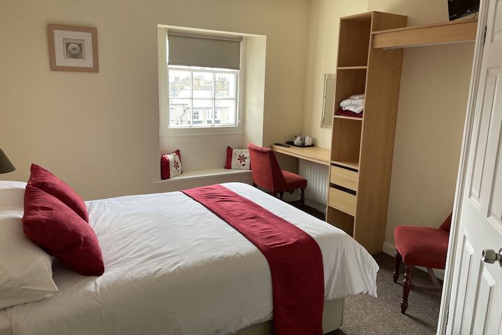 Room 6 of 11