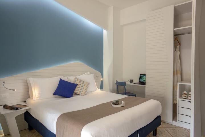 Room 8 of 25