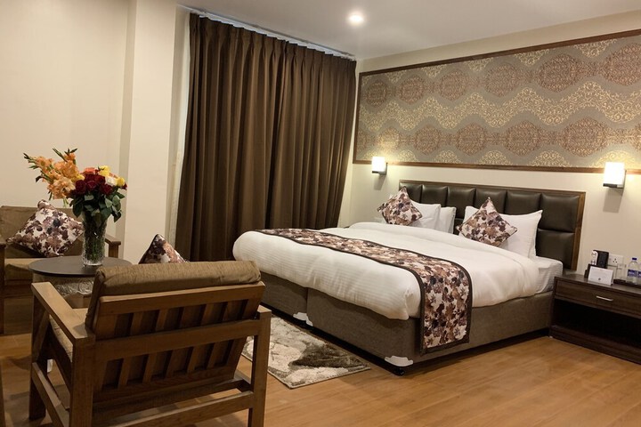 Room 10 of 26