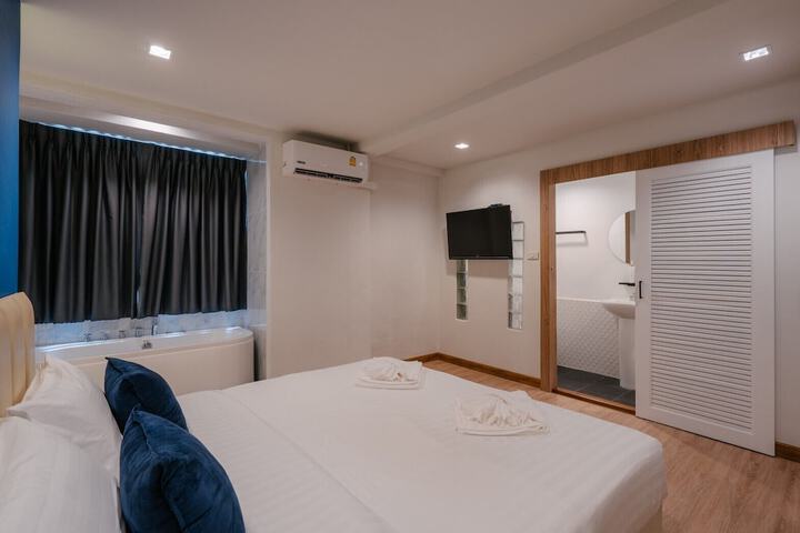 Room 11 of 45