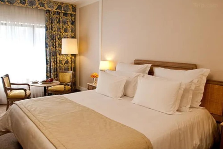 Room 8 of 23