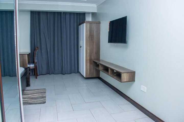 Room 8 of 33