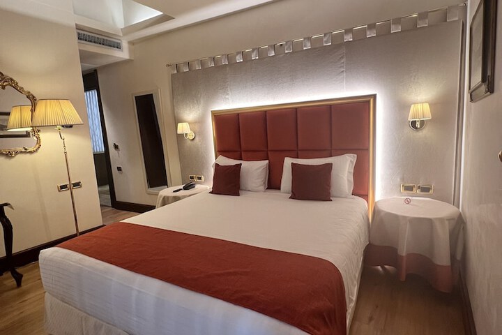 Room 81 of 290