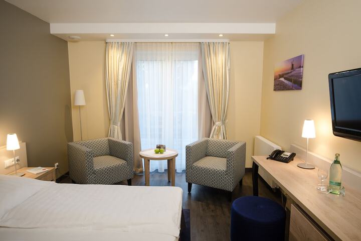 Room 7 of 182