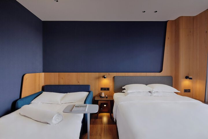 Room 12 of 82