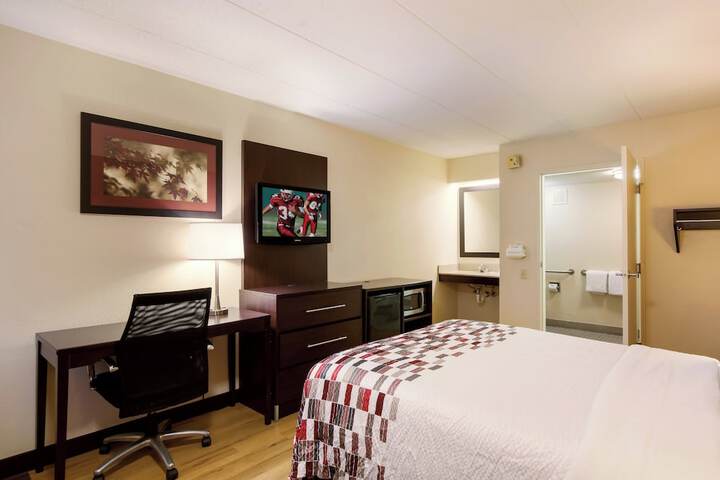 Standard King Bed Accessible (12 of 22)
