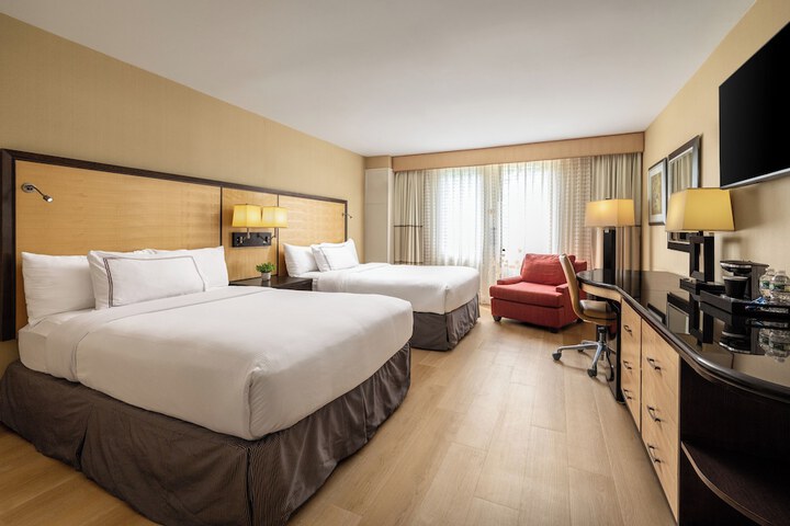 2 Double Beds (3 of 4)