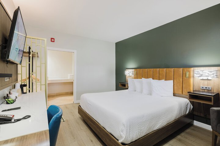 Room 28 of 60