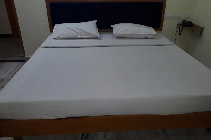 Room 4 of 9